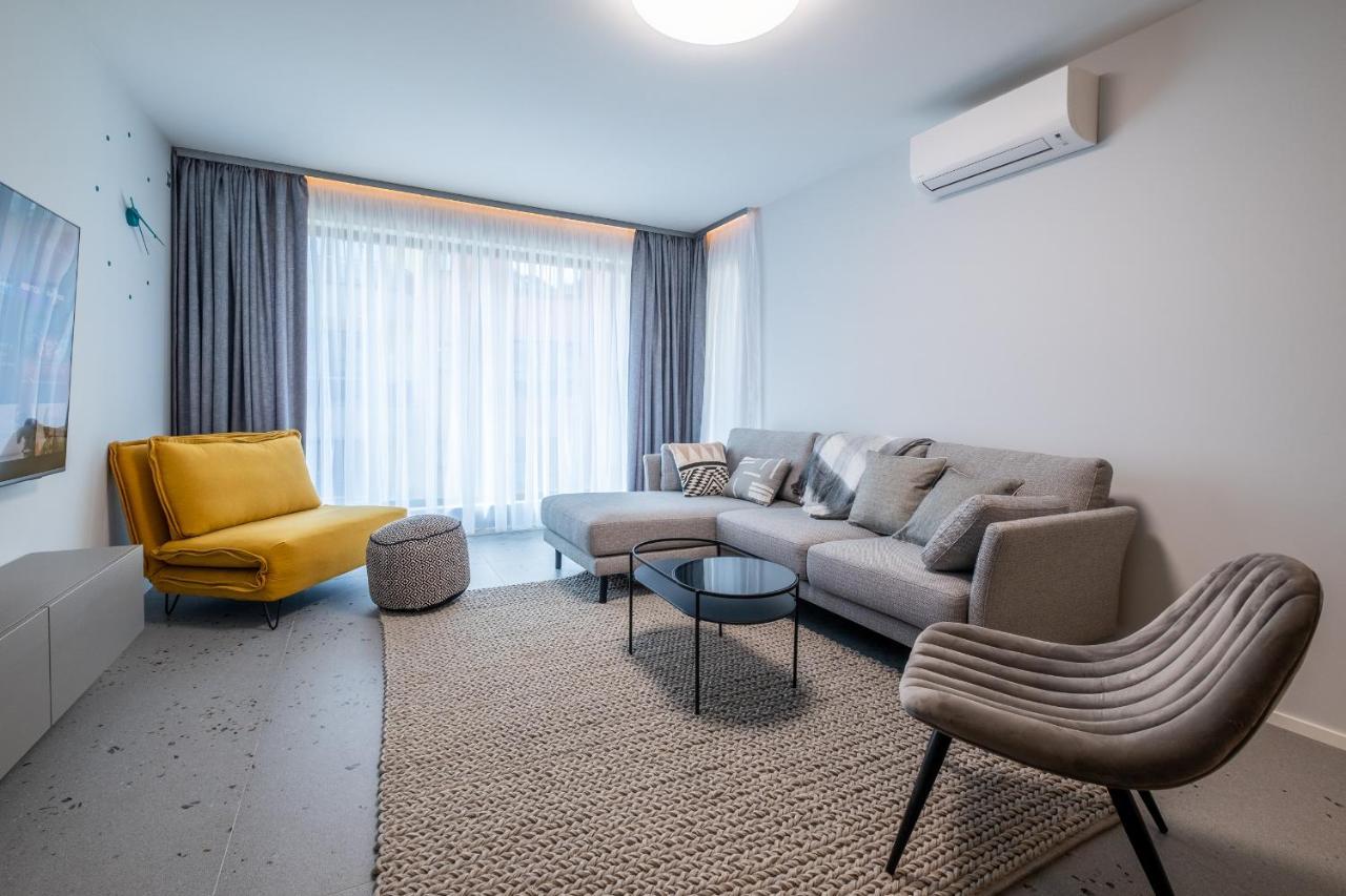 סופיה Emirates Lux Apartment And Parking מראה חיצוני תמונה