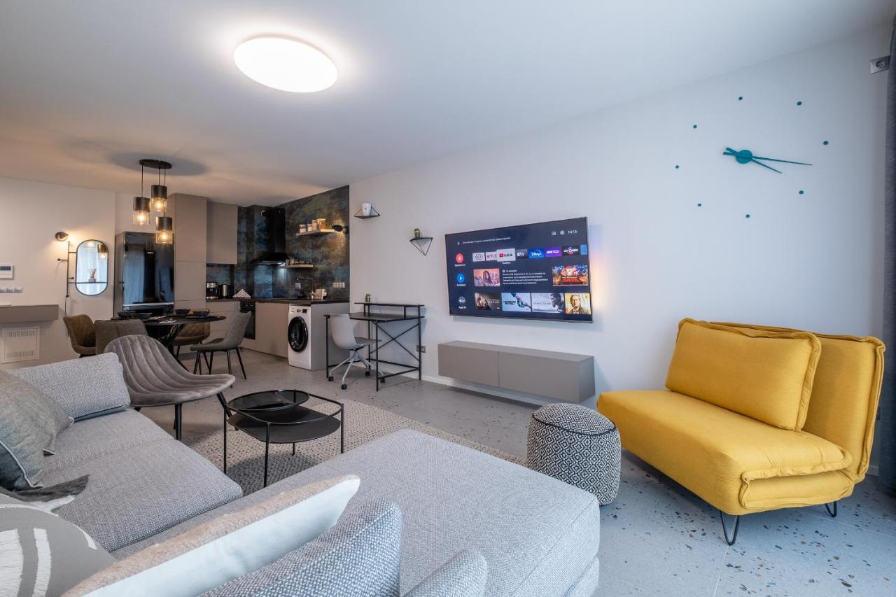 סופיה Emirates Lux Apartment And Parking מראה חיצוני תמונה
