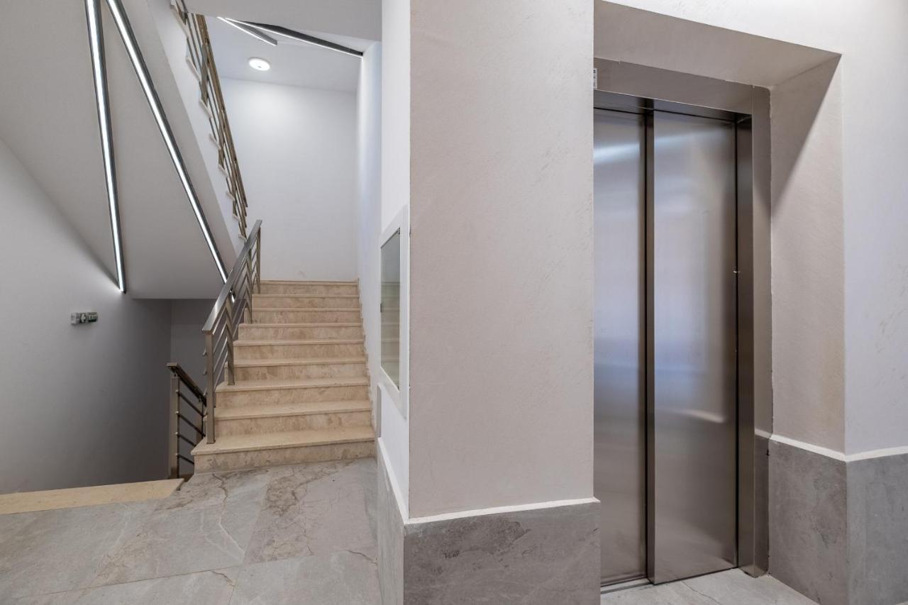 סופיה Emirates Lux Apartment And Parking מראה חיצוני תמונה