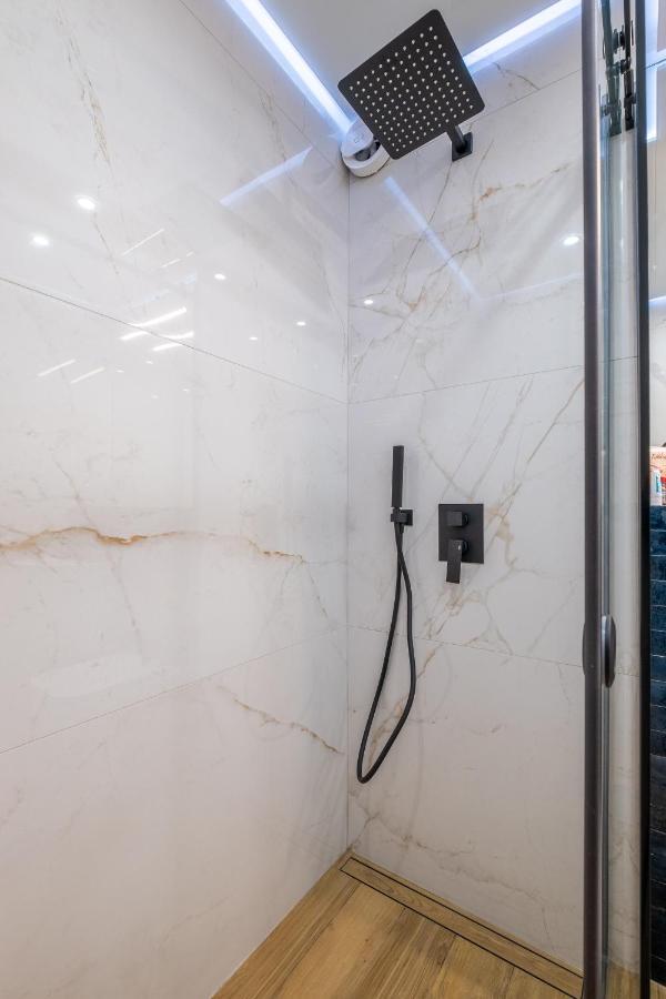 סופיה Emirates Lux Apartment And Parking מראה חיצוני תמונה