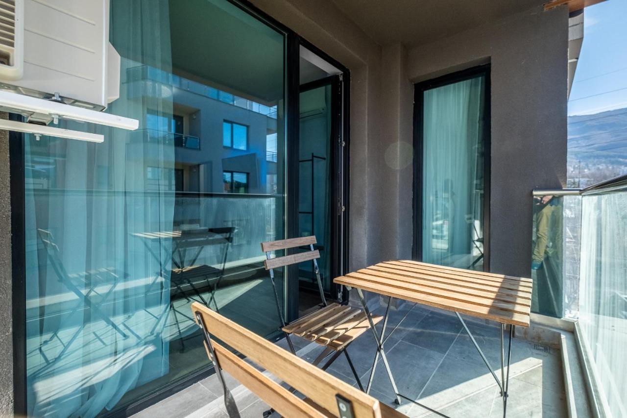 סופיה Emirates Lux Apartment And Parking מראה חיצוני תמונה